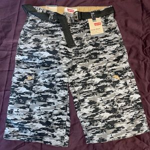 Levi’s cargo shorts size 18 regular w 29”
